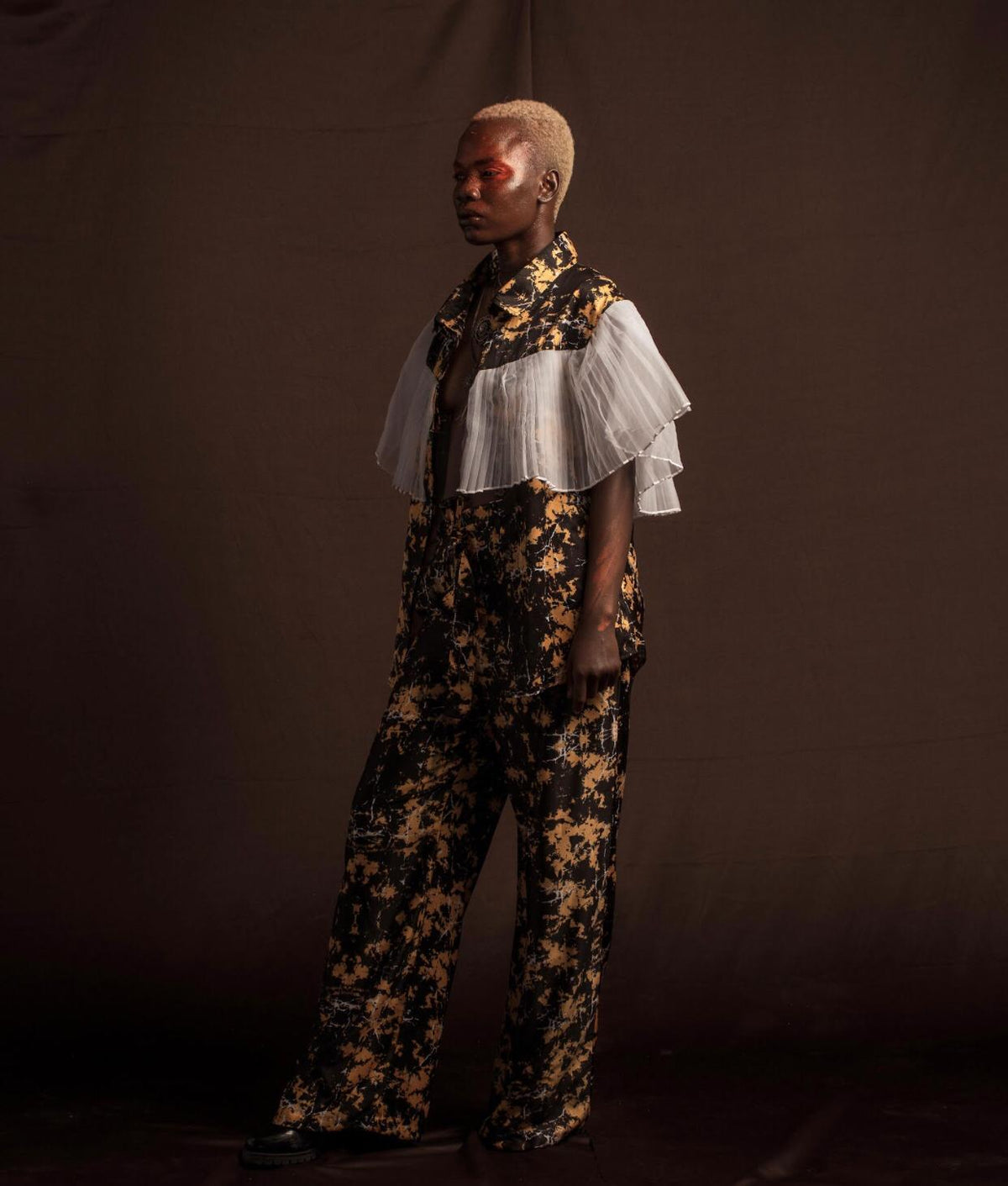 SLEEVELESS FRILL SHIRT & BOTTOM PANT